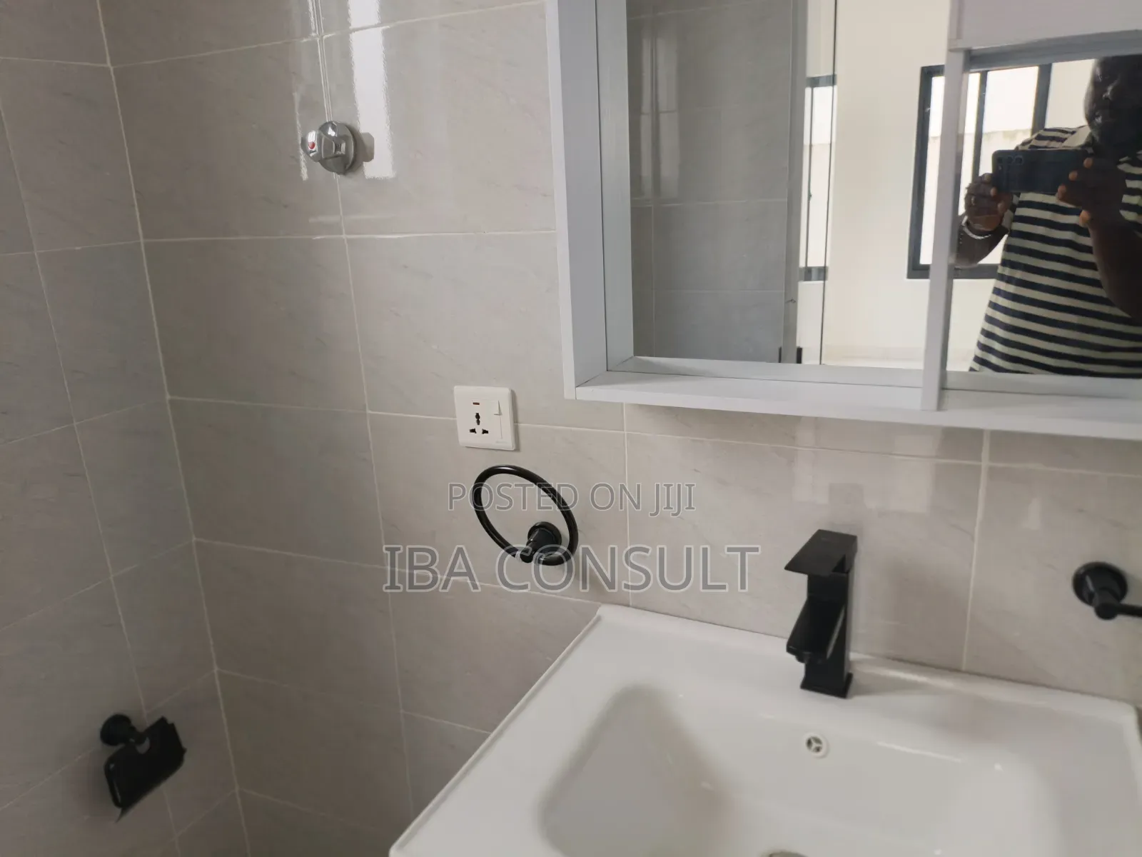 4bdrm House in Oyarifa , And, Ghana Flag for sale