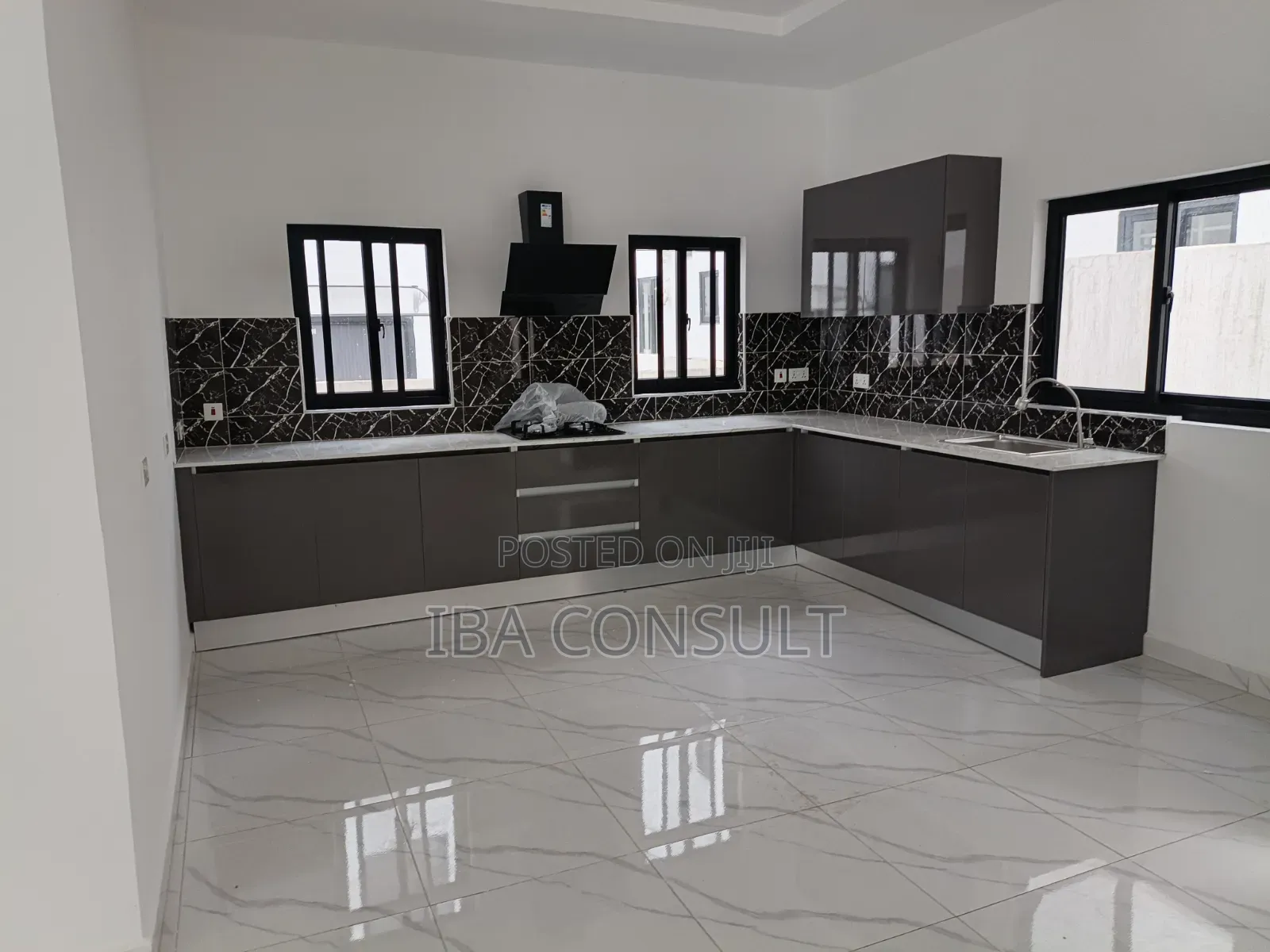 4bdrm House in Oyarifa , And, Ghana Flag for sale