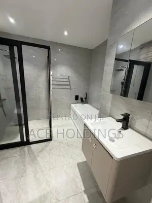 4bdrm Mansion in Lakeside for sale