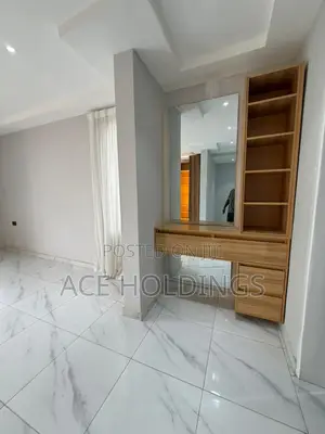 4bdrm Mansion in Lakeside for sale