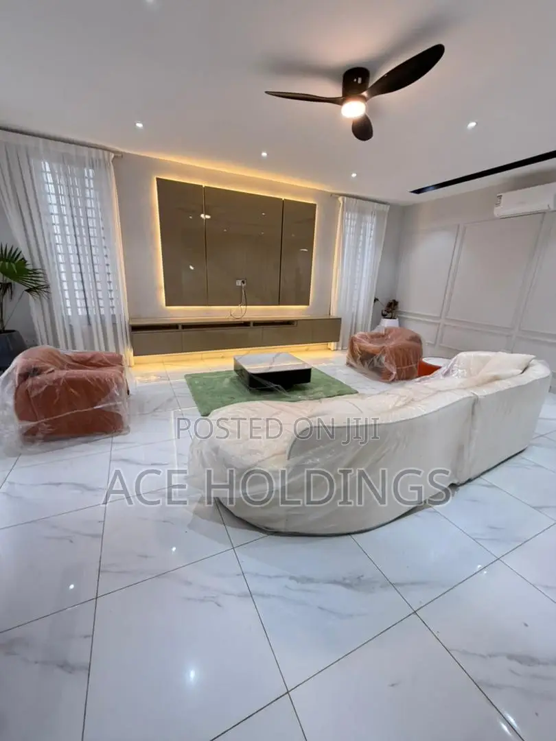 4bdrm Mansion in Lakeside for sale