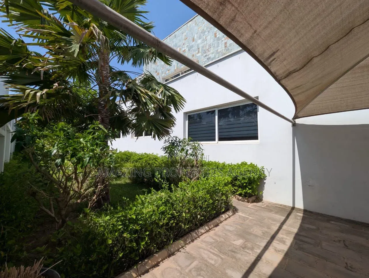 5bdrm House in Airport Hills for sale