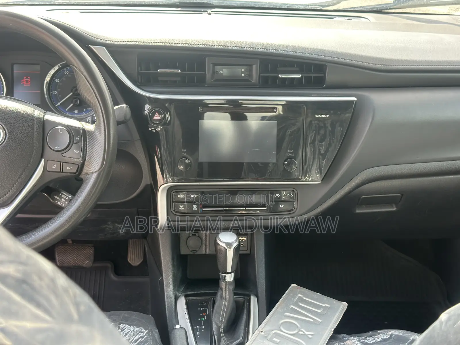 Toyota Corolla LE ECO 4dr Sedan (1.8L 4cyl CVT) 2017 Red