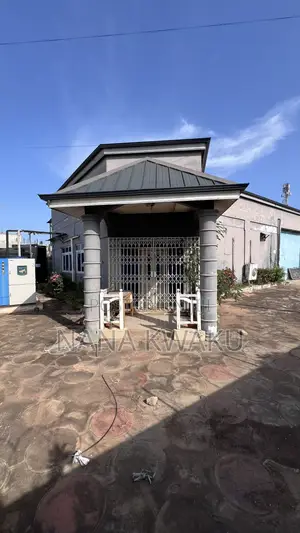 Self Gated Warehouse for Rent at a Roadside