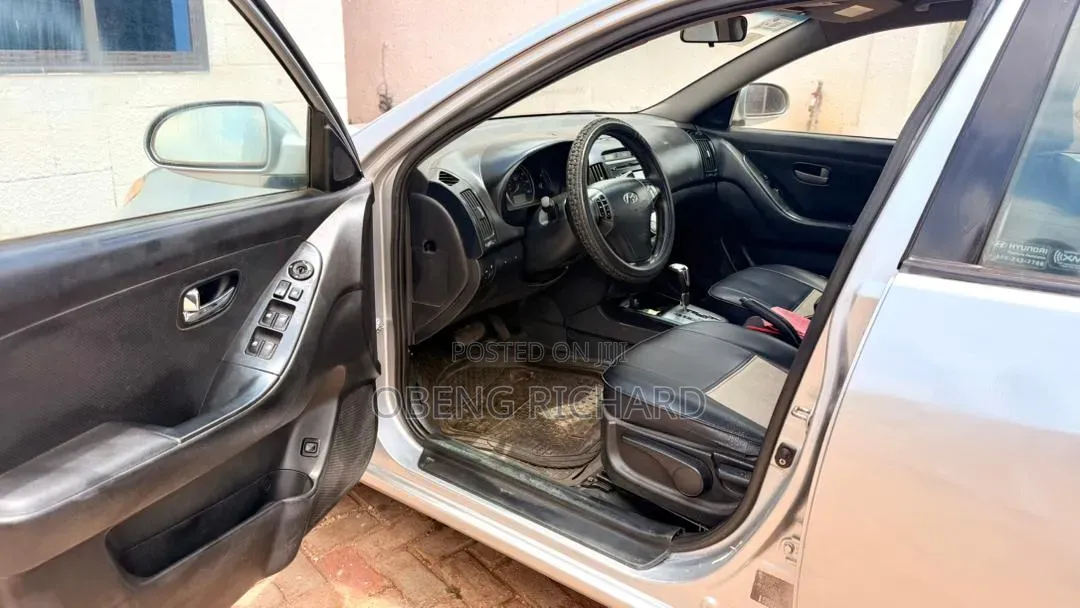 Hyundai Elantra 2010 Silver