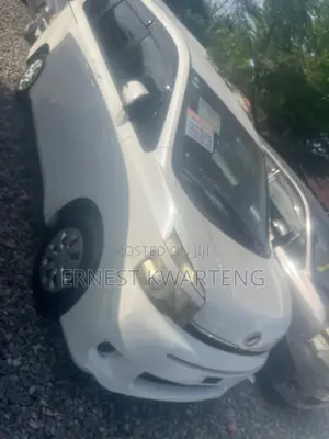 Toyota Voxy 2013 White