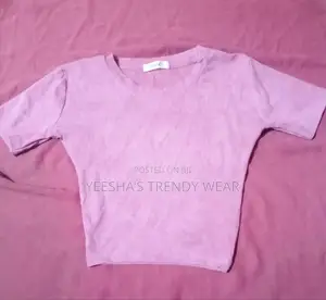 The Crop Tee That Goes With Everything Yeesha’S “Clean Crop Tee”