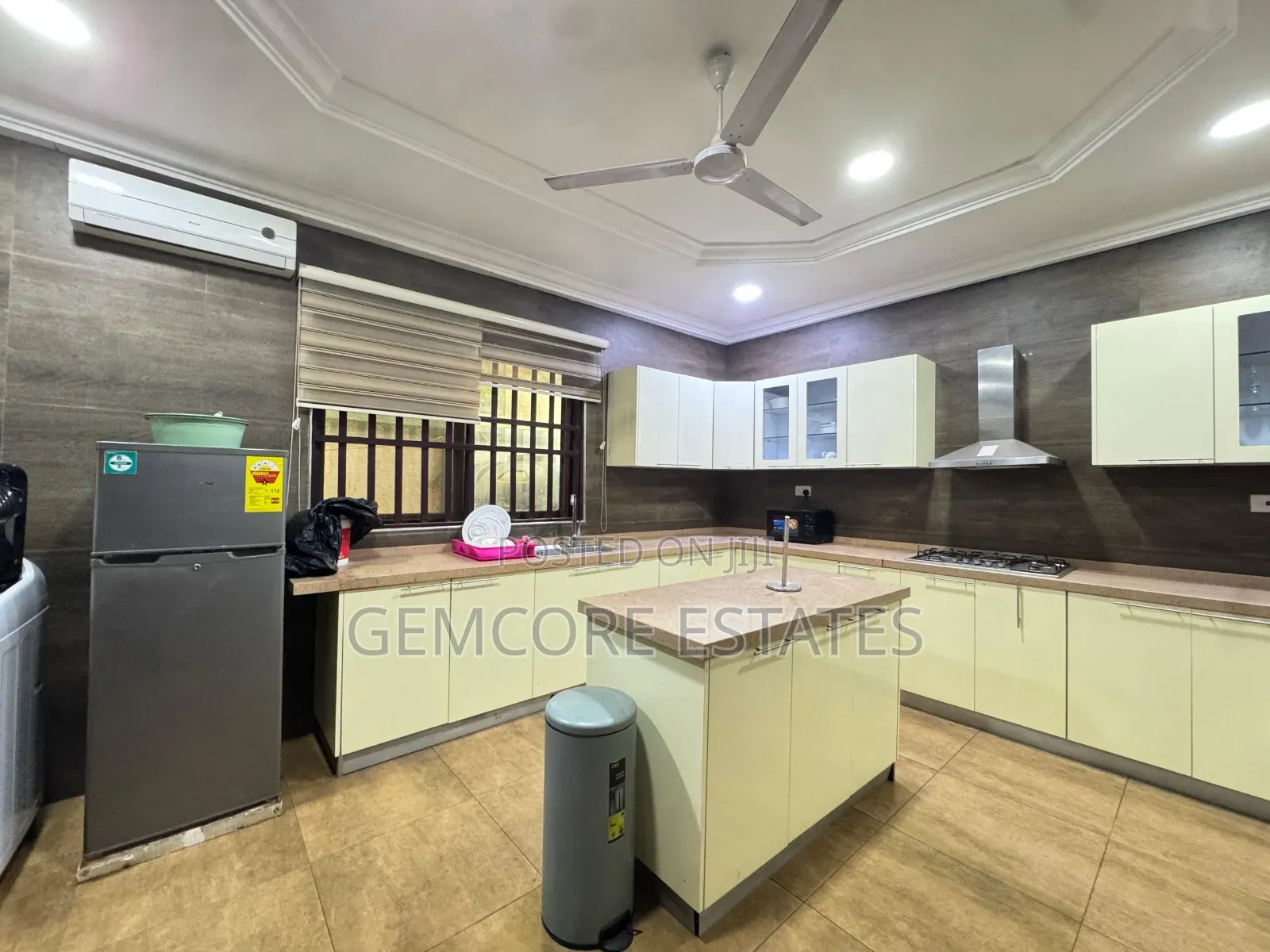 Furnished 6bdrm House in East Legon Main, Boundary Road Area for rent
