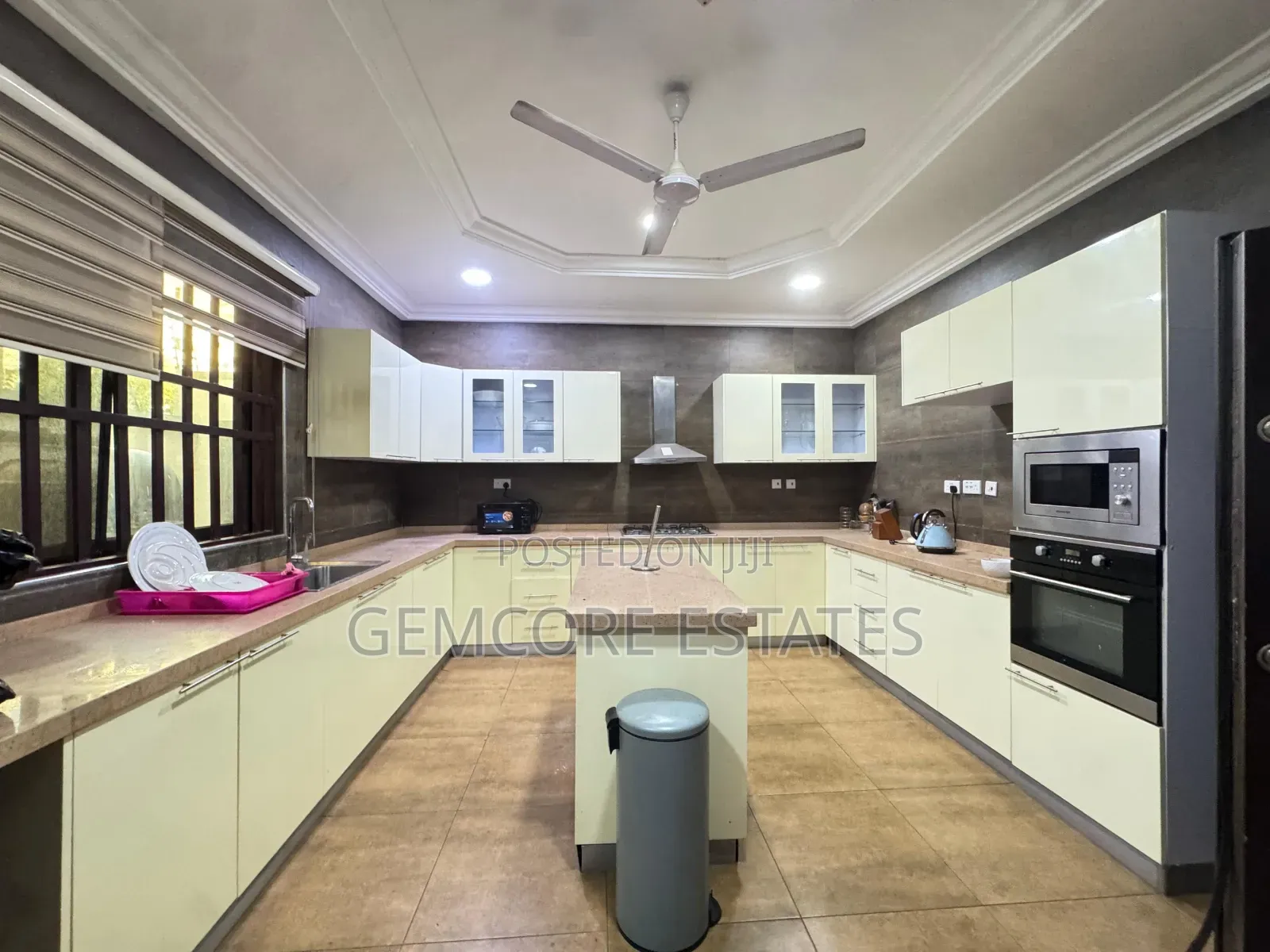 Furnished 6bdrm House in East Legon Main, Boundary Road Area for rent