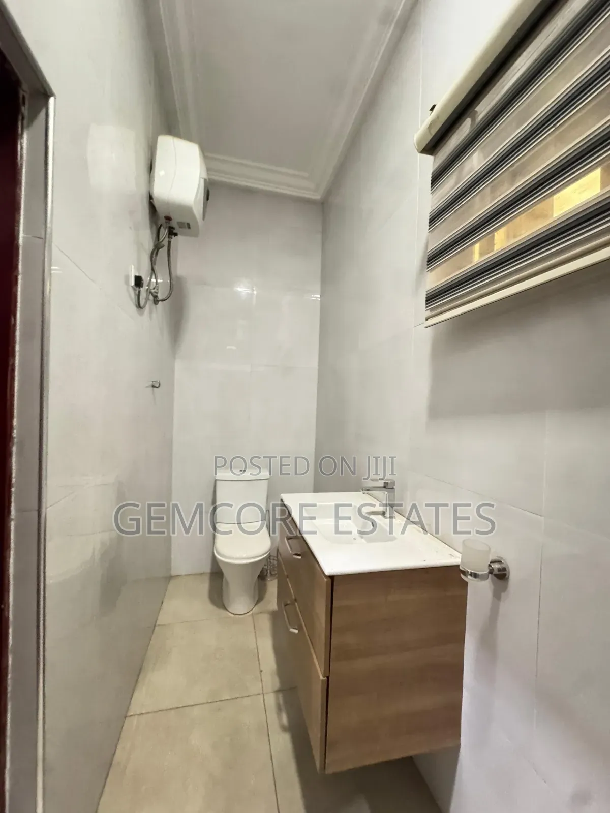 Furnished 6bdrm House in East Legon Main, Boundary Road Area for rent