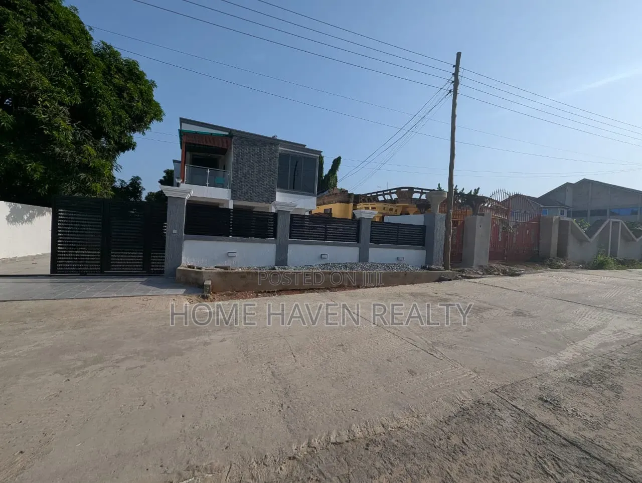 3bdrm House in Achimota Cfc Estate, The Mall for sale