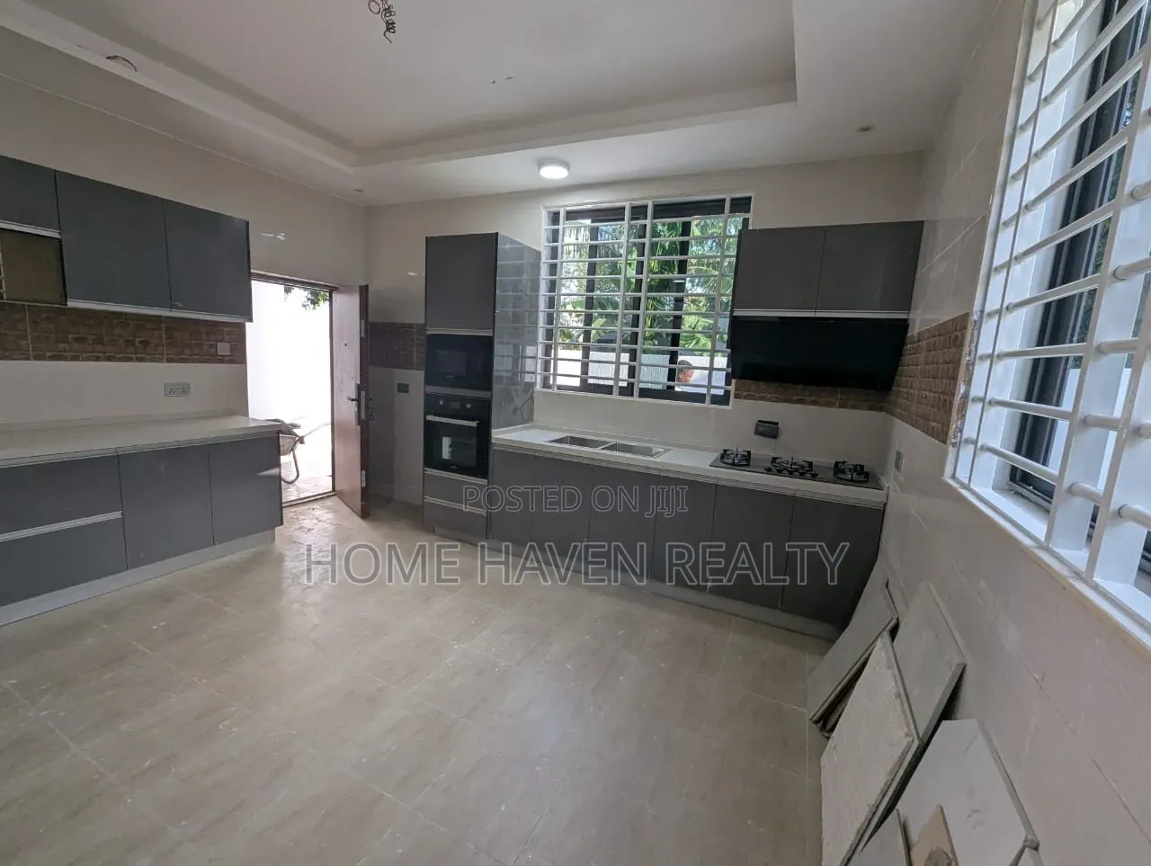 3bdrm House in Achimota Cfc Estate, The Mall for sale