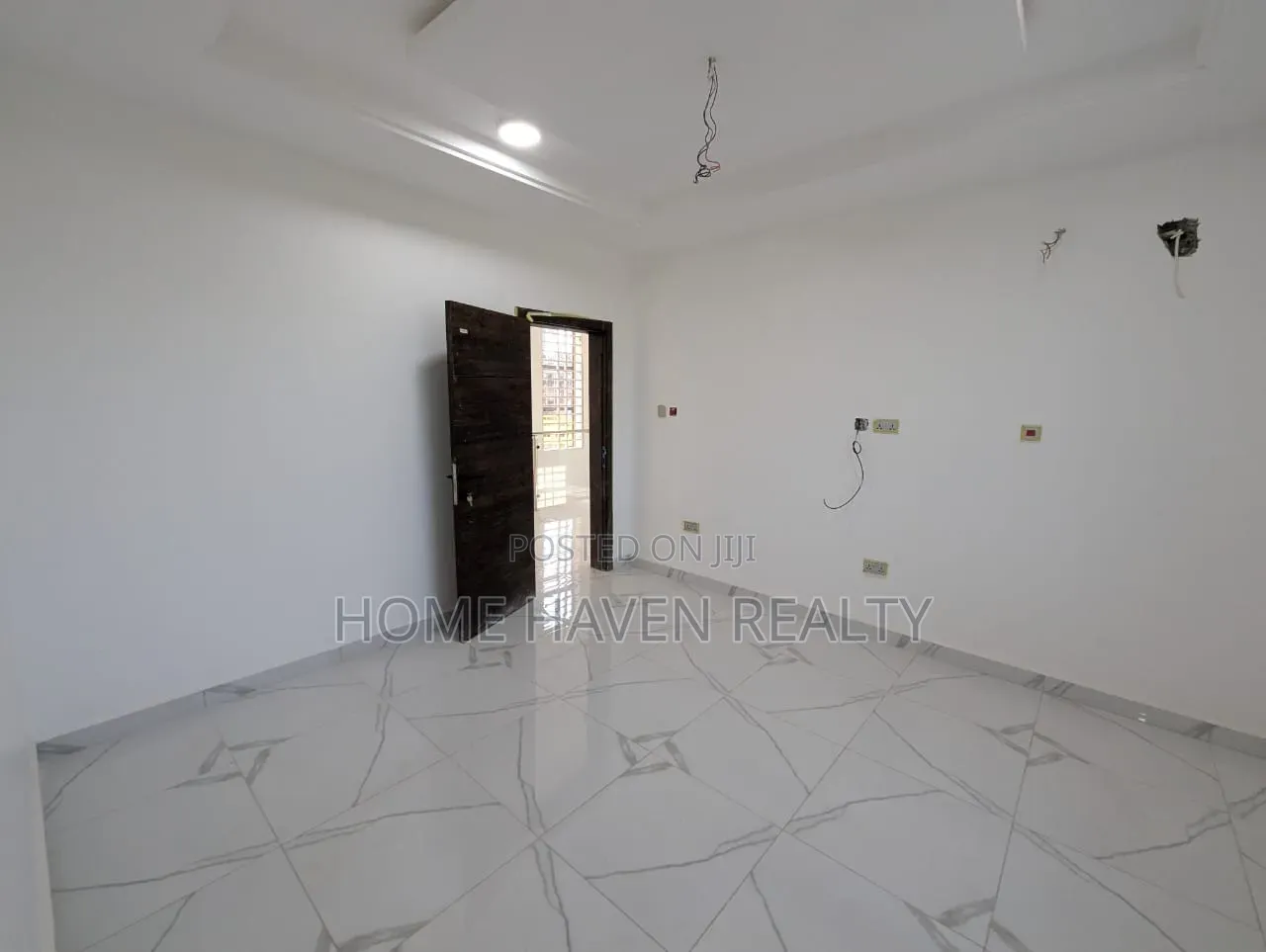 3bdrm House in Achimota Cfc Estate, The Mall for sale