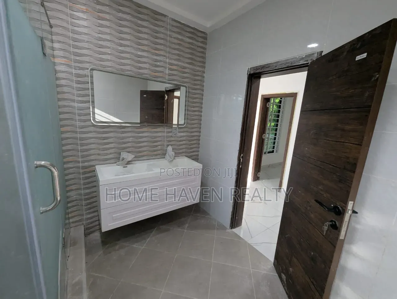 3bdrm House in Achimota Cfc Estate, The Mall for sale
