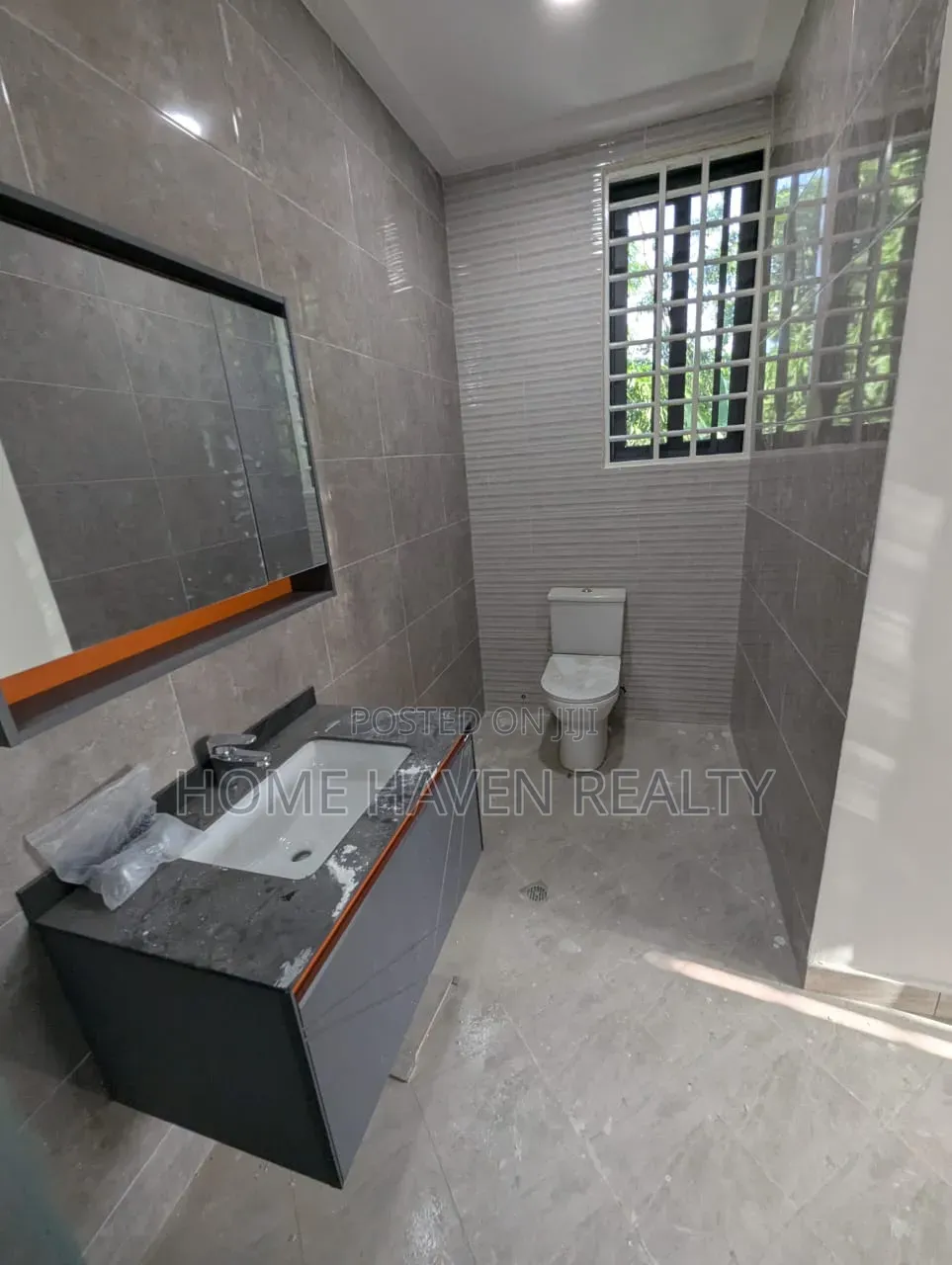 3bdrm House in Achimota Cfc Estate, The Mall for sale
