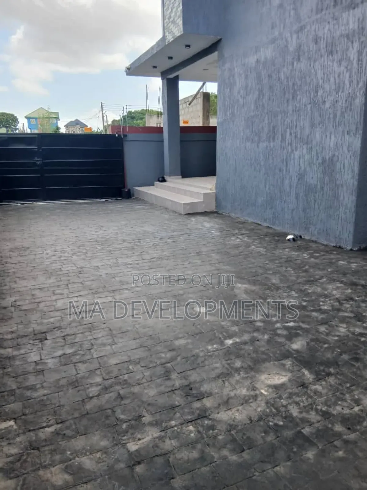 3bdrm Apartment in Mayera Pokuase for rent