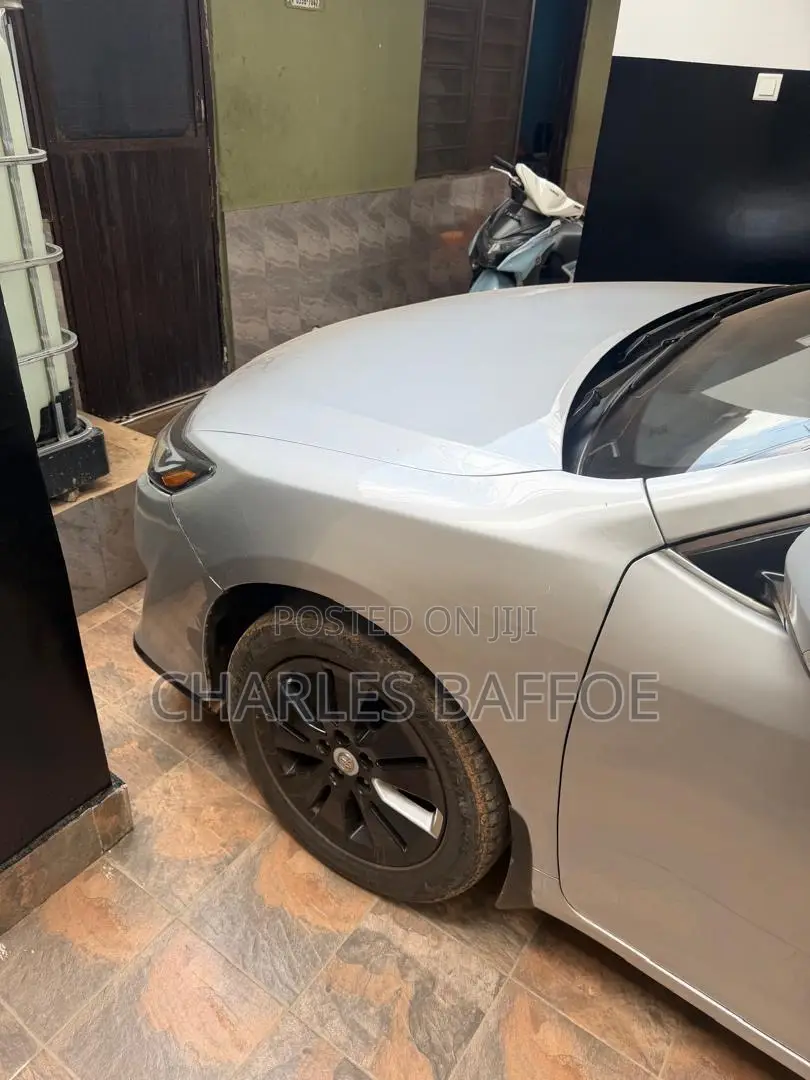 Toyota Camry SE 4dr Sedan (2.5L 4cyl 6A) 2014 Silver