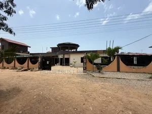 10 Bedroom House for Sale