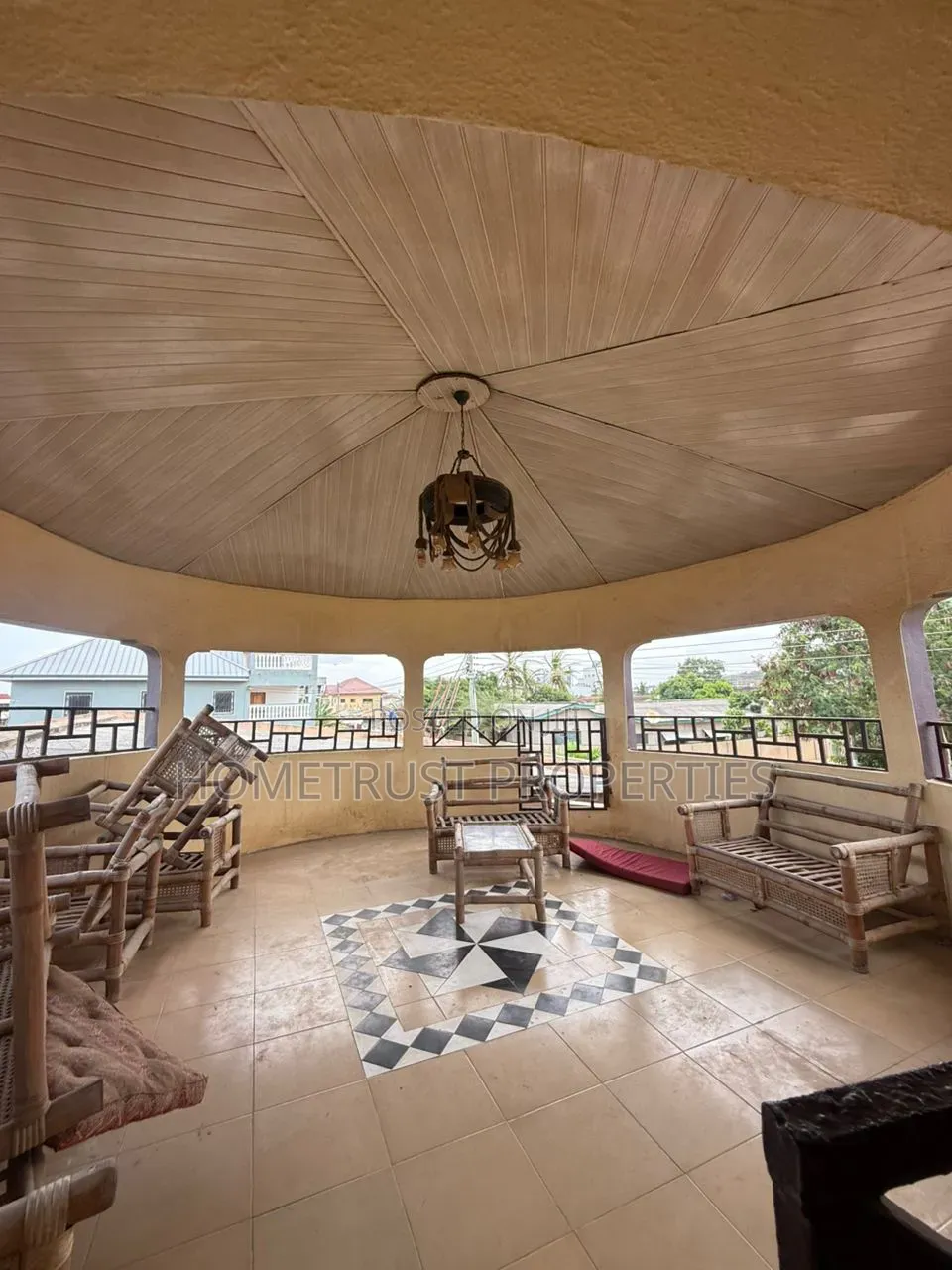 10 Bedroom House for Sale