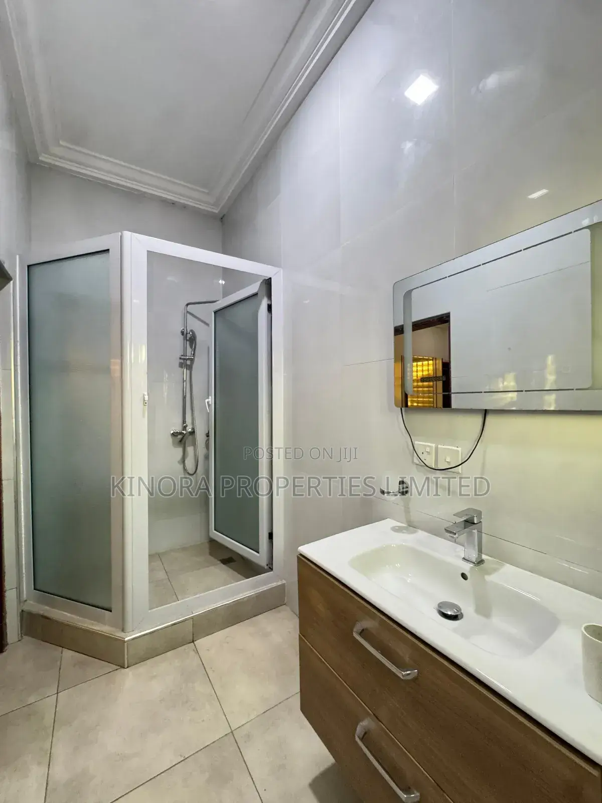 Furnished 7bdrm Apartment in East Legon Main, American House for rent