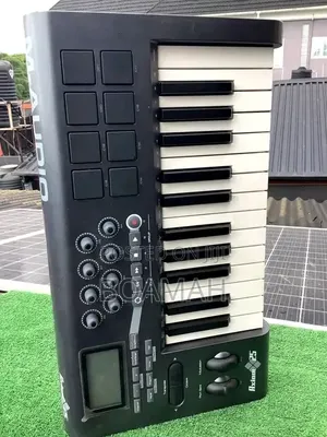 M Audio Studio Keyboard It's Every Good Condition