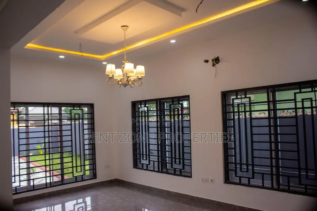 3bdrm Maisonette in Amasaman for sale