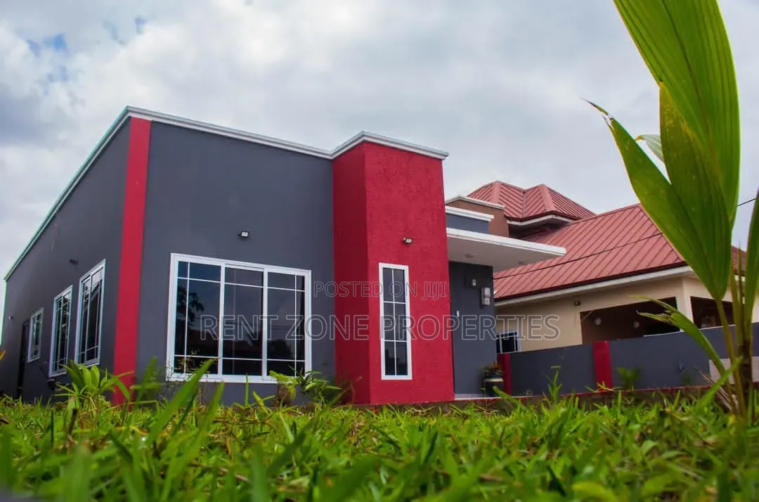 3bdrm Maisonette in Amasaman for sale