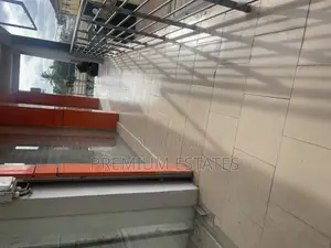 Shop on a Busy Road for Rent
