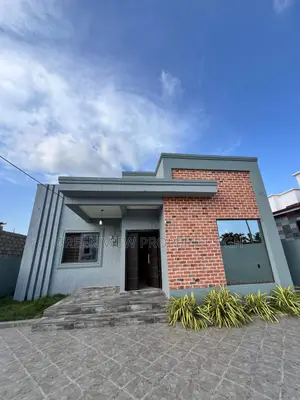 5bdrm House in Oyarifa for sale