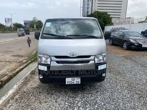 Toyota HiAce 2010 Silver
