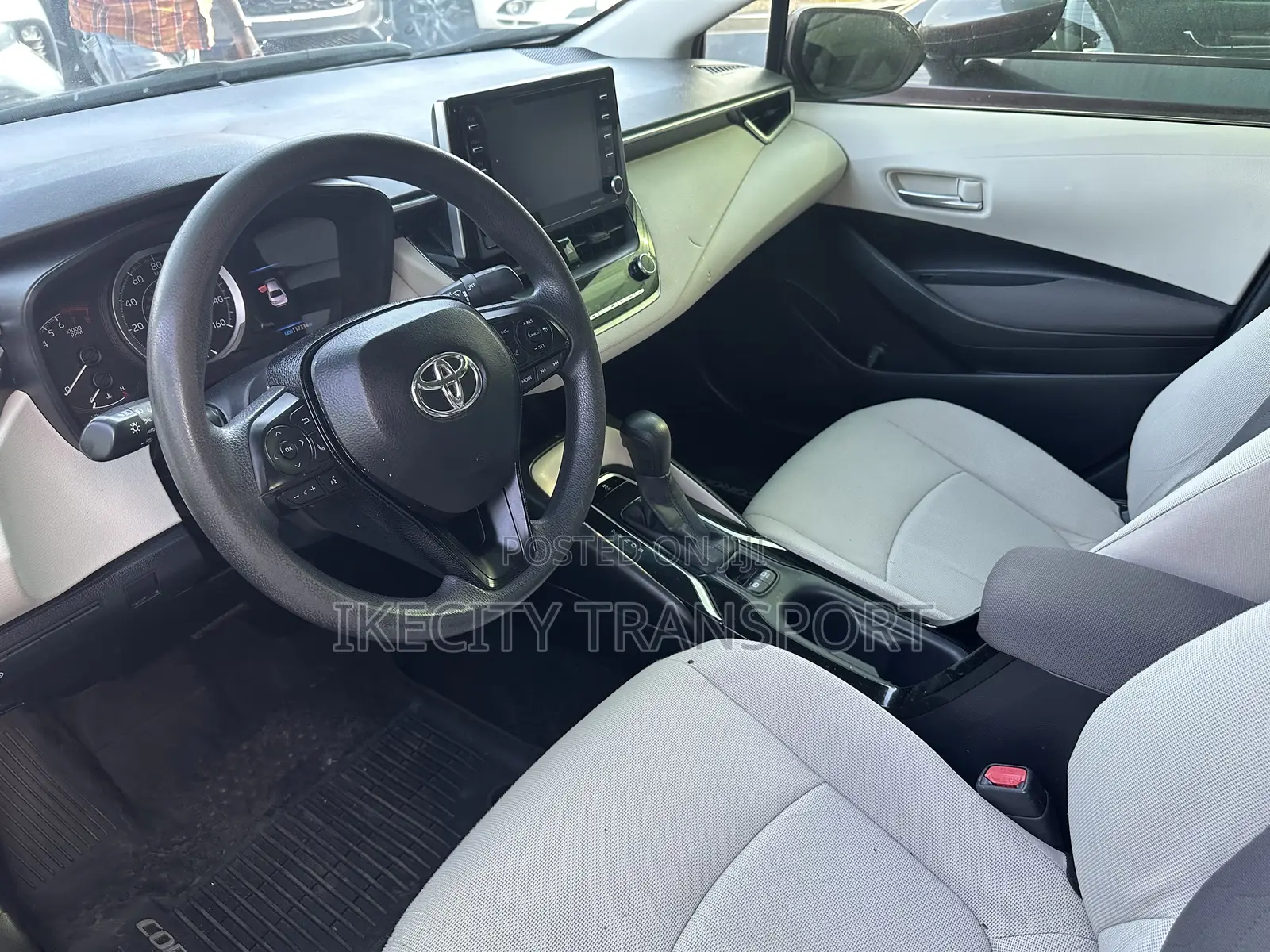 Toyota Corolla LE 2020 Red