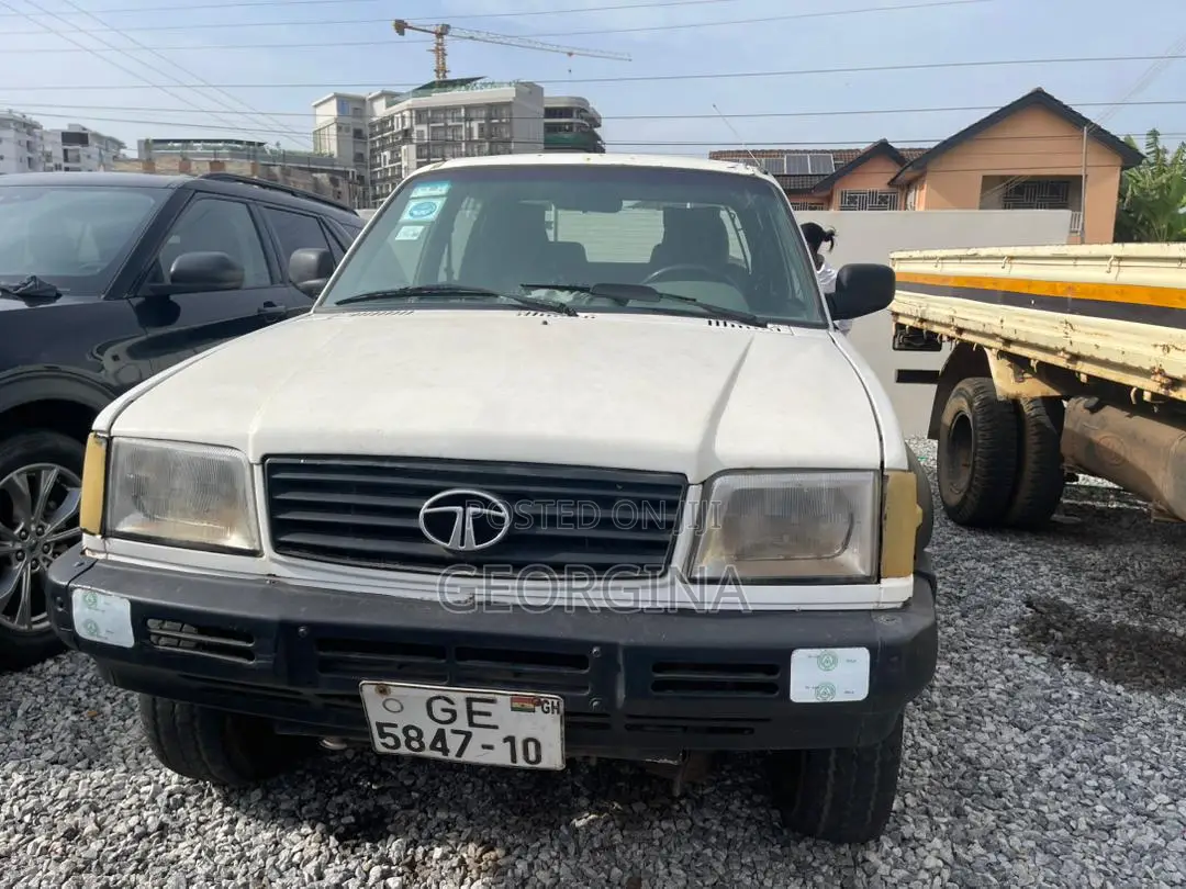Tata Xenon 2010 White