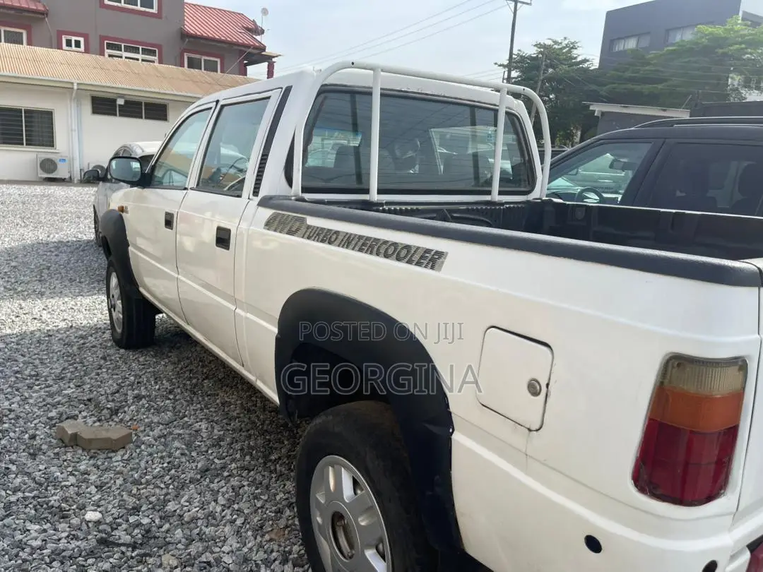 Tata Xenon 2010 White