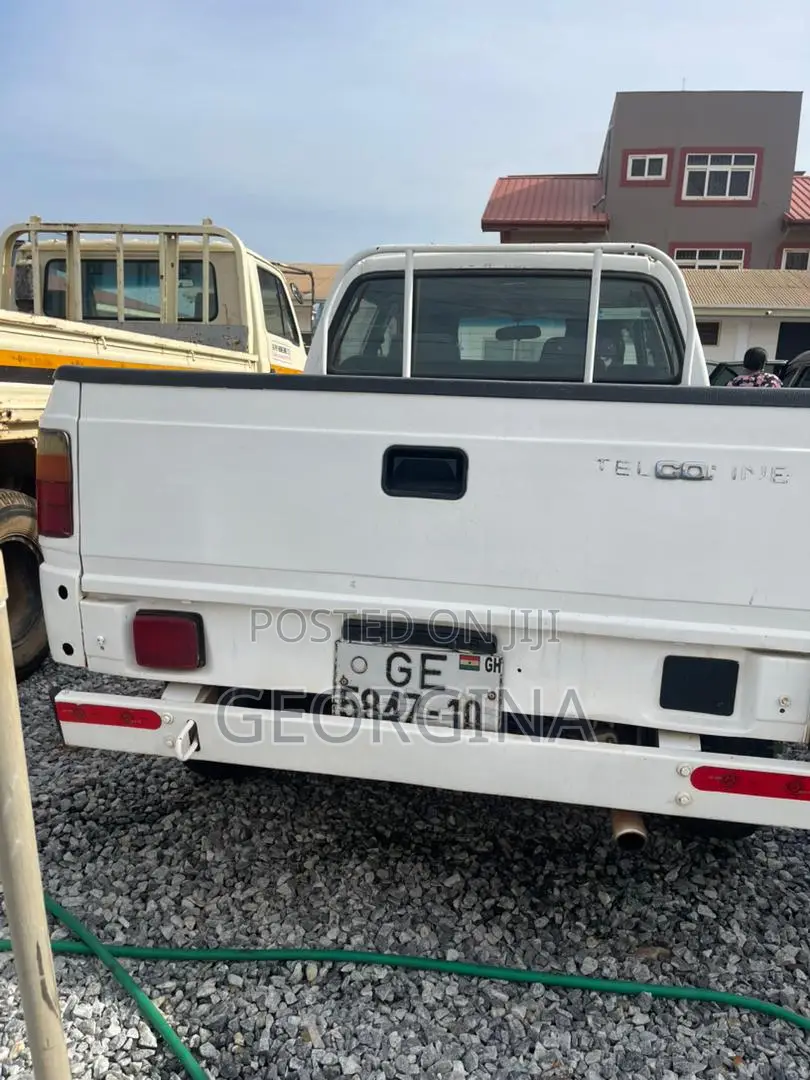 Tata Xenon 2010 White