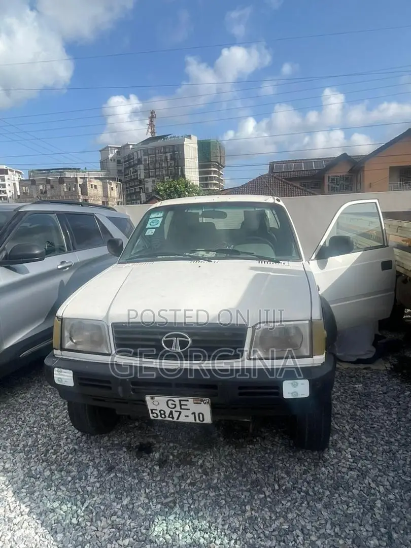 Tata Xenon 2010 White