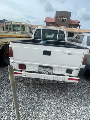 Tata Xenon 2010 White