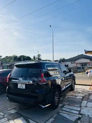 Toyota Land Cruiser Prado 2016 Black