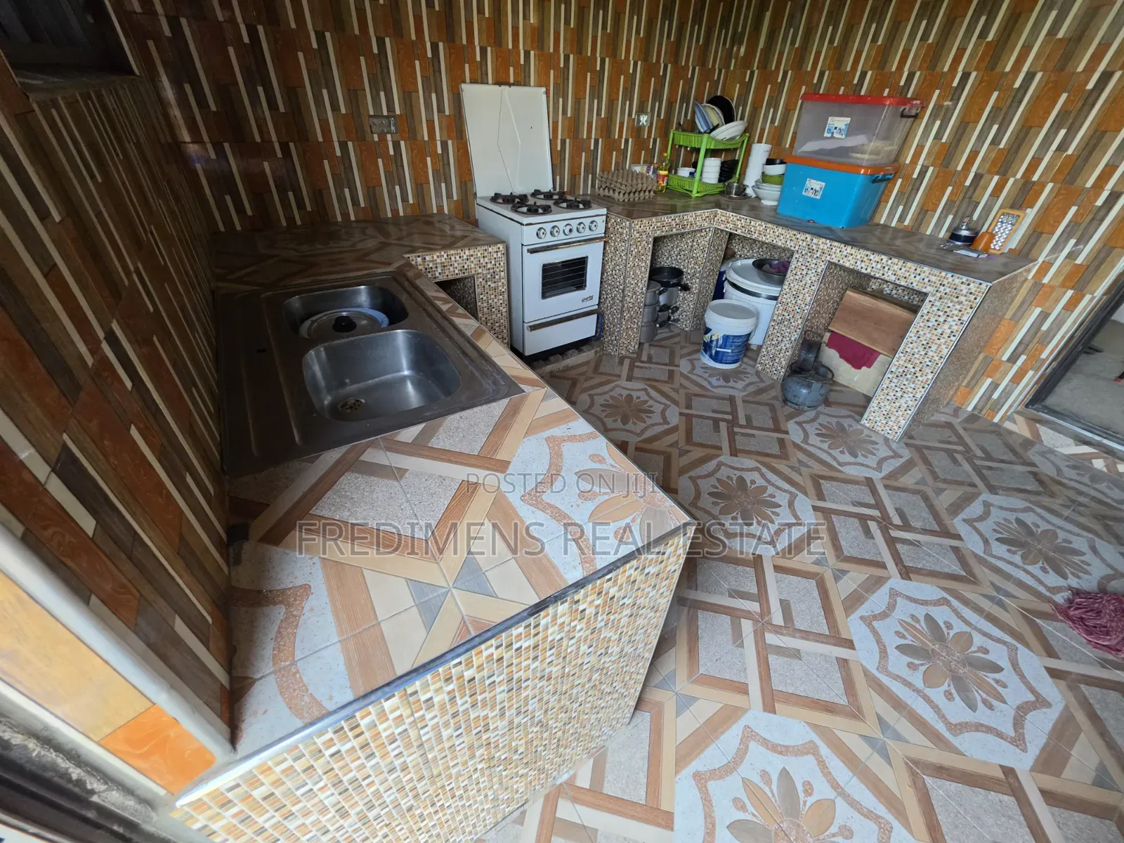 4bdrm Apartment in Fredimens Real, Afigya-Kwabre for sale