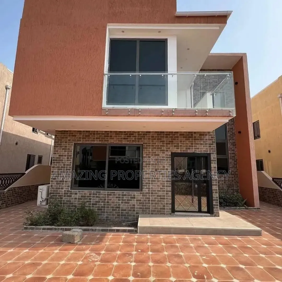 3bdrm Townhouse / Terrace in East Legon, A&C Mall Area for rent