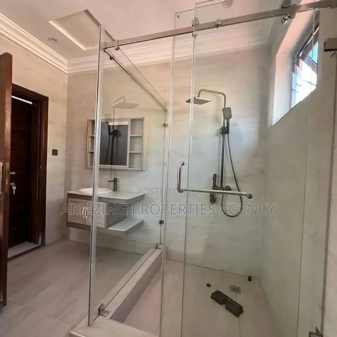 3bdrm Townhouse / Terrace in East Legon, A&C Mall Area for rent