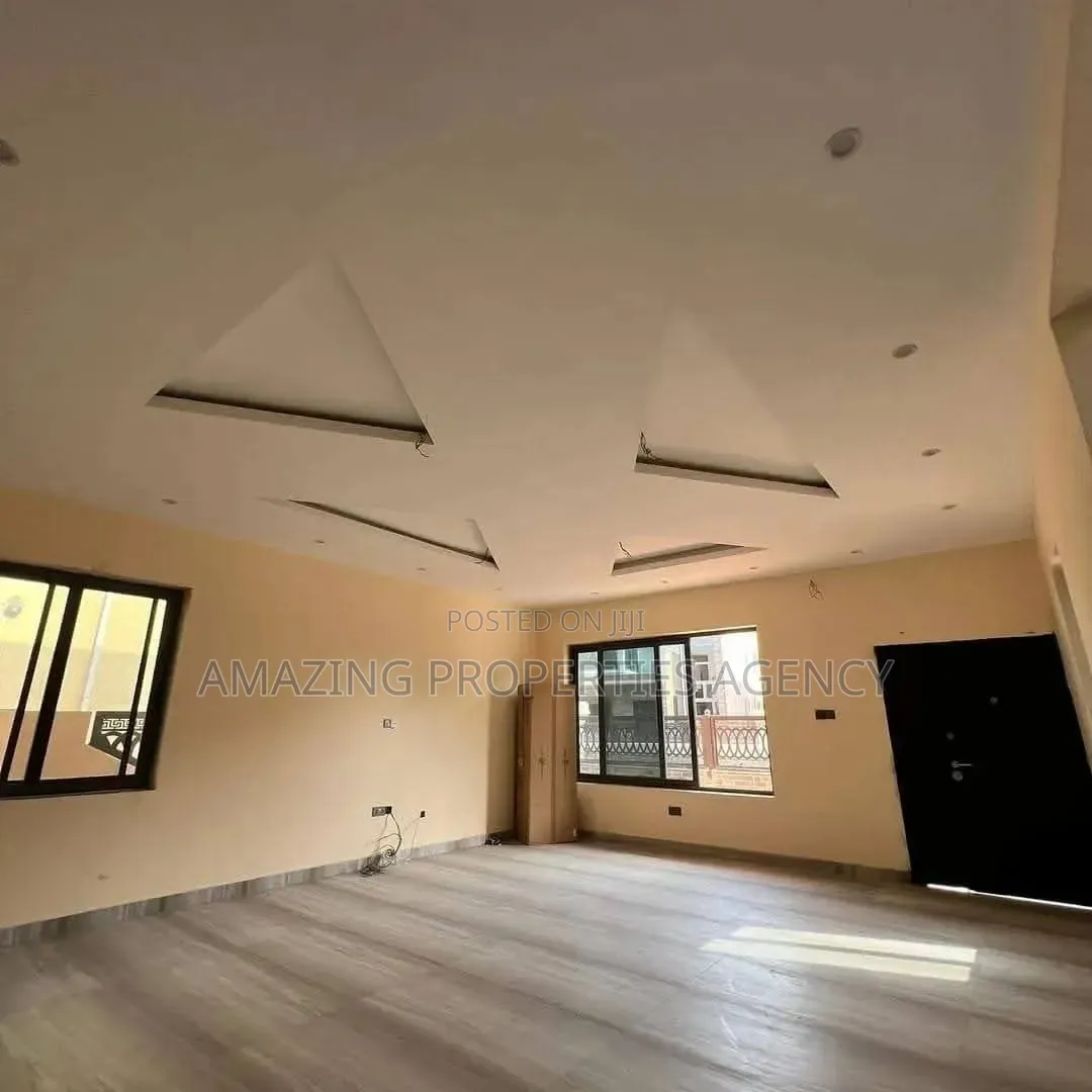 3bdrm Townhouse / Terrace in East Legon, A&C Mall Area for rent