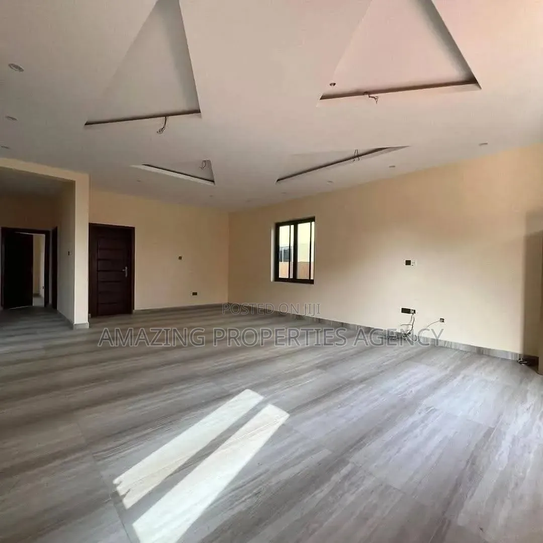 3bdrm Townhouse / Terrace in East Legon, A&C Mall Area for rent