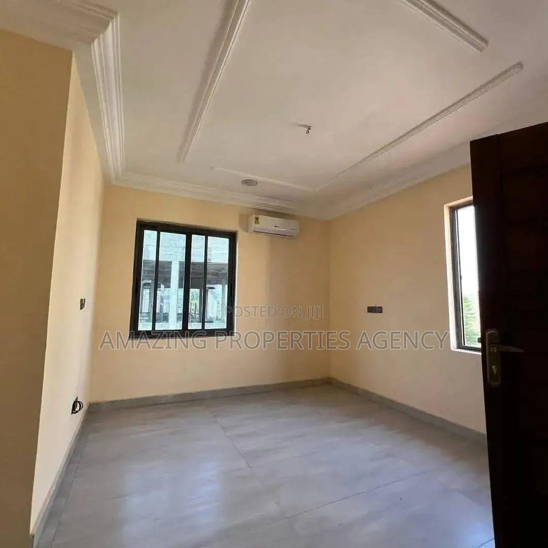 3bdrm Townhouse / Terrace in East Legon, A&C Mall Area for rent