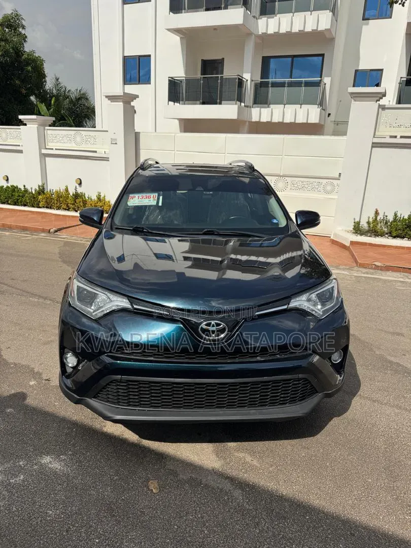 Toyota RAV4 XLE 4dr SUV (2.5L 4cyl 6A) 2018 Blue