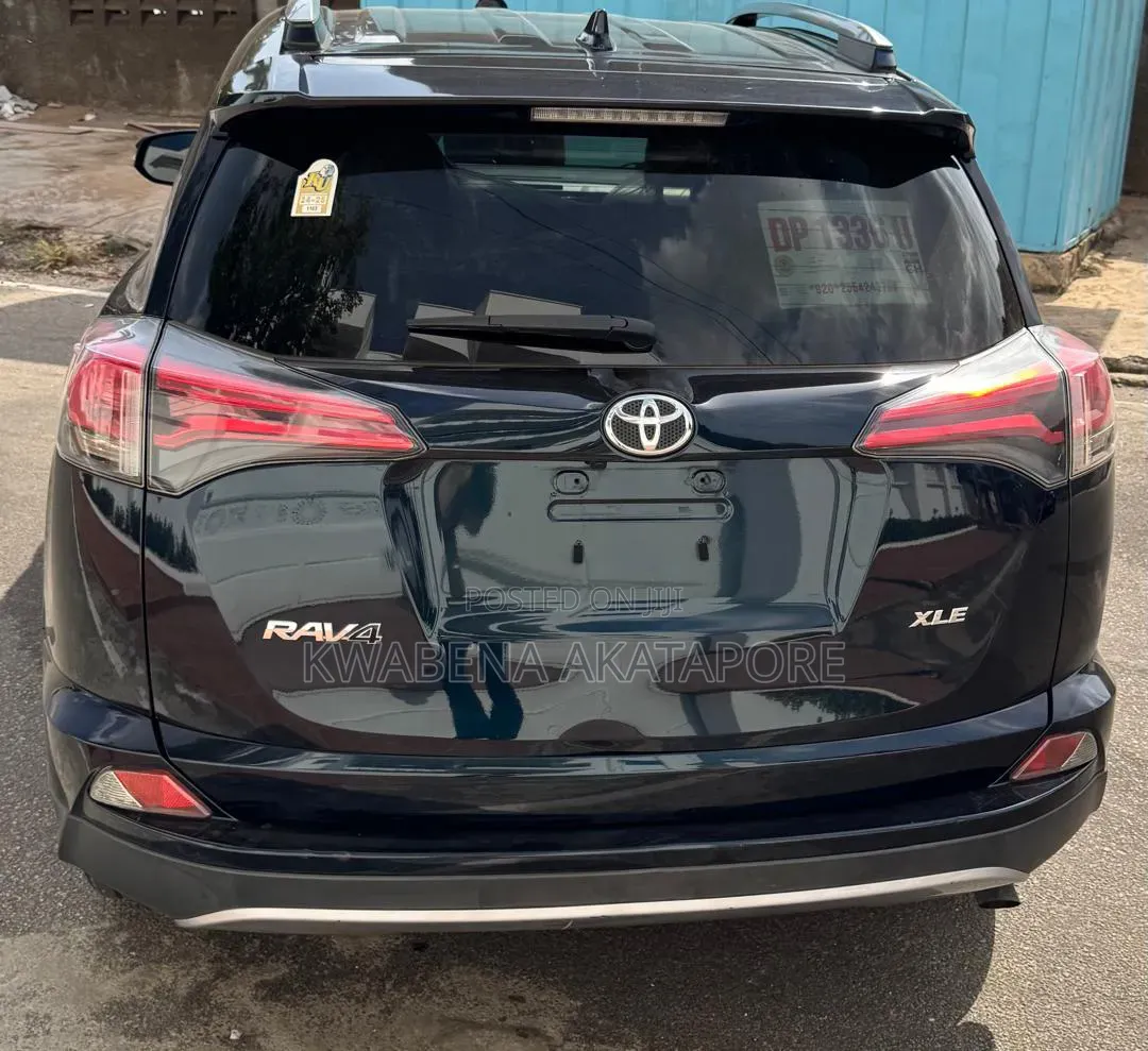 Toyota RAV4 XLE 4dr SUV (2.5L 4cyl 6A) 2018 Blue