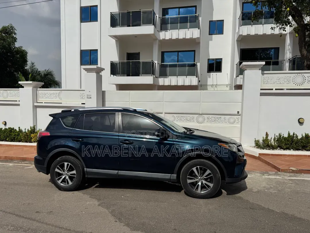 Toyota RAV4 XLE 4dr SUV (2.5L 4cyl 6A) 2018 Blue