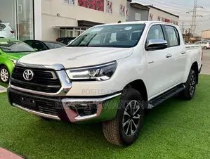 Toyota Hilux 2025 White