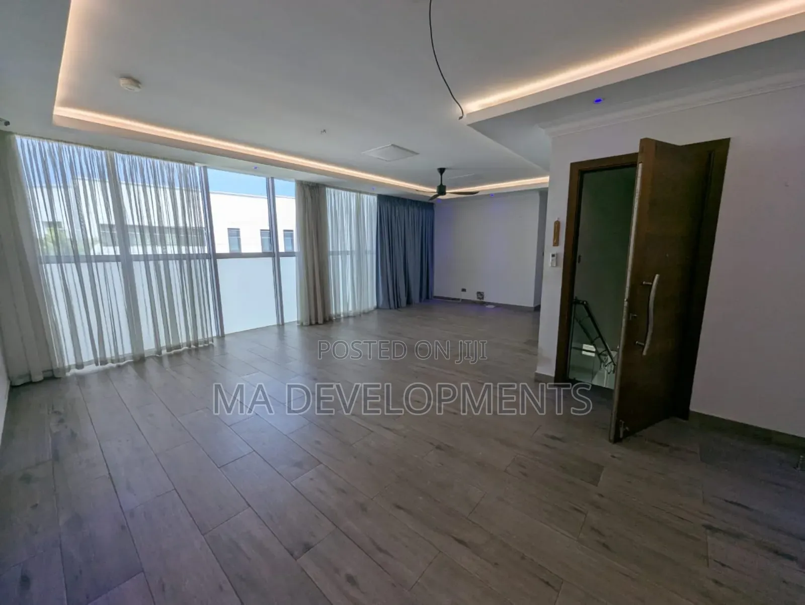 7bdrm Mansion in Airport Hills for sale