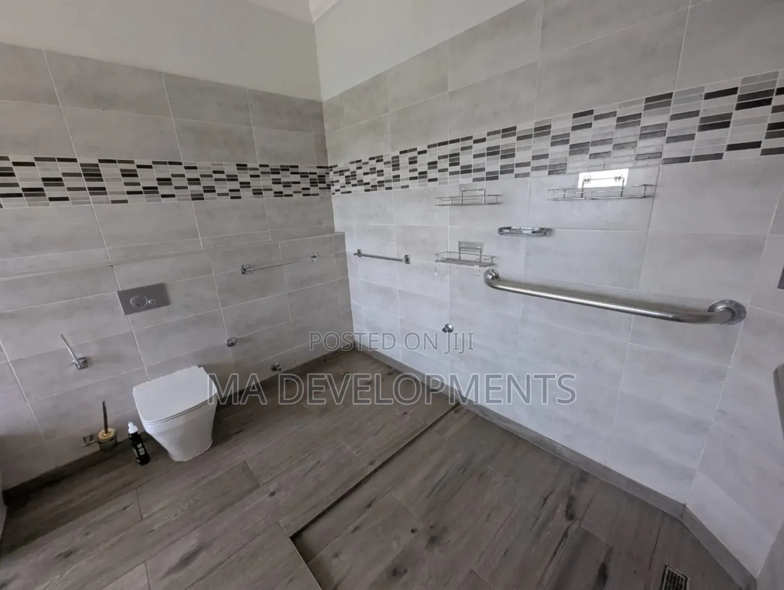 7bdrm Mansion in Airport Hills for sale