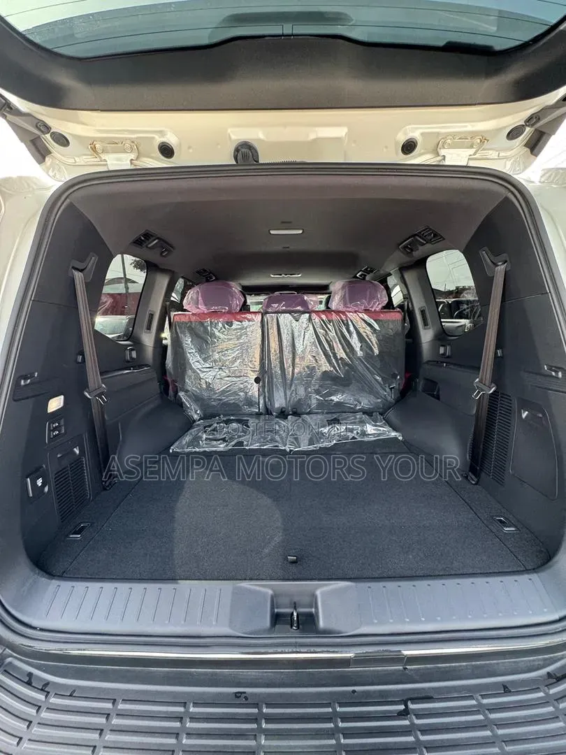 New Toyota Land Cruiser LC300 2025 White